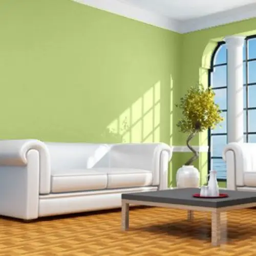 Pintura Especializada para Interiores en Cuauhtémoc Interior de sala con paredes pintadas en tonos claros, destacando la calidad de la pintura especializada para espacios comerciales o corporativos con acabados finos en la alcaldía Cuauhtémoc, CDMX.